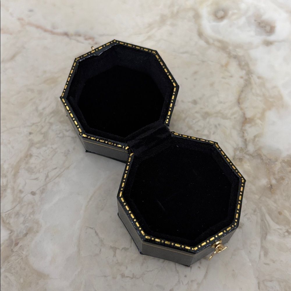 NEW! Antique Style Black & Gold Leatherette Mini Octagonal Ring Case & Box - Picture 5 of 11